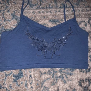 rhinestone hjärta linne - fin topp från shein, minns inte va den kosta men e använd två gånger