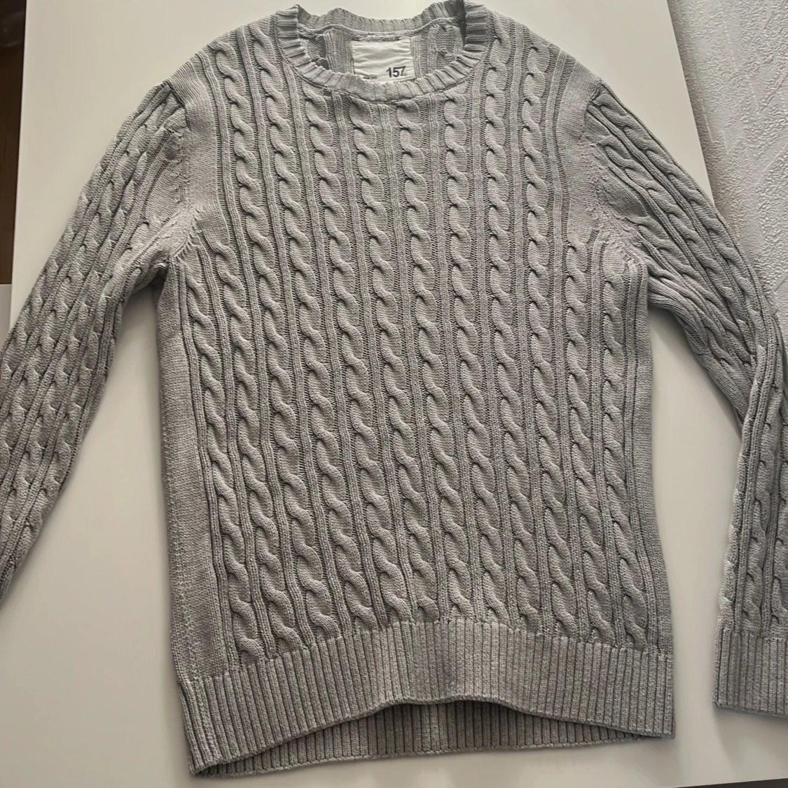 Grå stickad tröja M