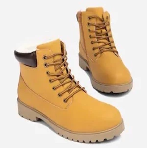 Vinterkängor - Oanvända kängor från skopunkten. Dragkedja på insidan