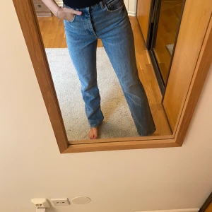 Zara jeans storlek 36 - Jeans från zara (gråa) i storlek 36! Ej använda.