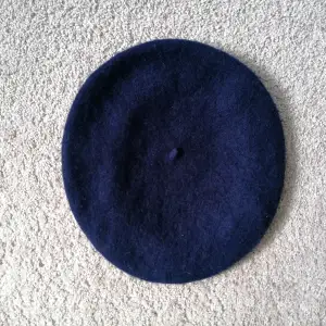 Wool beret, dark blue. Universal size