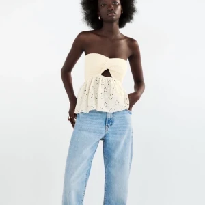 Knit too - En vit jättesöt knit top. Väldigt söt men tyvärr för liten för mig. Strl M men passar allt från S-L