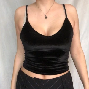 Brandy melville sammetslinne - Superfint linne i sammet från brandy melville. Onesize men passform till S-xs. 