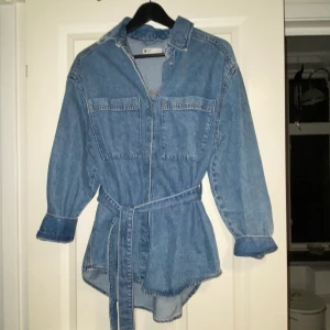 Jeansjacka/topp - Storlek S  Nyskick!