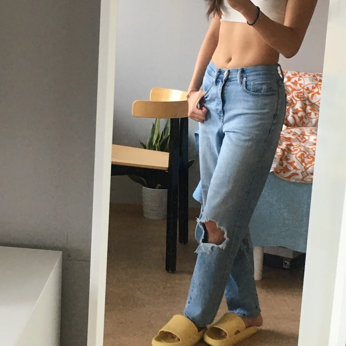 Mid Rise Ripped Jeans - 90