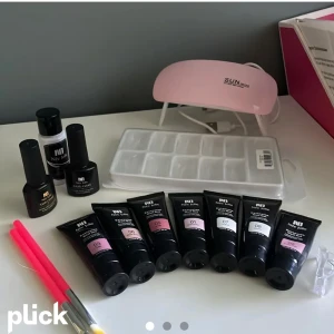 Nagelkitt  - Jag säljer ett öppnat nagelkitt som är använt 3 gånger. Alla färger är inte används och inte alla utan sakerna heller. Det funkar perfekt men jag tyckte inte det va så kul och jag fattade inte riktigt hur man gjorde.