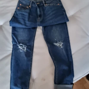 Jeans - Nästintill nya Jeans från Lager 157, använda 3 gånger och sen blev dem för stora 🙂  Köparen står för frakten 💕