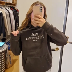 Peak performance  - Mörkgrön peak performance hoodie storlek L (dam)