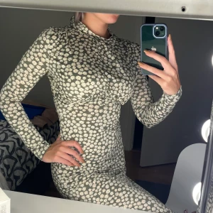 Mango klänning - Ny klänning, storlek XS