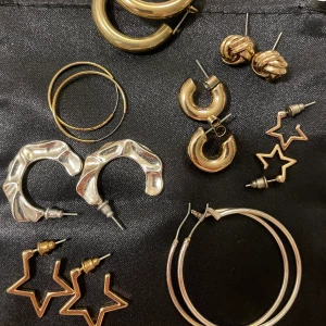 Örhängen❤️‍🔥❤️‍🔥 - Jättesöta örhängen, 100kr för alla, frakt tillkommer alternativt möts upp i stockholm❤️‍🔥❤️‍🔥OBS stjärnörhängena är sålda 