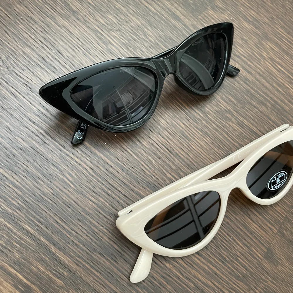Paket med 2st par solglasögon. Säljs ihop för 60.- totalt. Svarta cateye solglasögon, Gina tricot. Beiga cateye solglasögon, Asos.. Accessoarer.