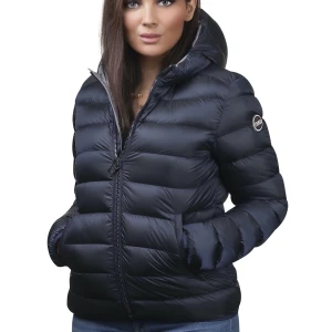 Jacka - Säljer min jättefina mörkblåa Colmar jacka. Köptes på NK för cirka 1 år sedan för 5000kr och är sparsamt använd. Hör av er för fler bilder