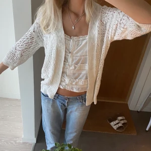 Stickad kofta - Skitsöt stickad kofta med trekvartsärmar 