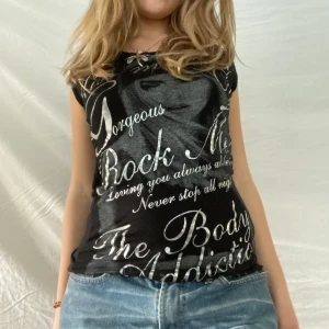 Snygg mönstrad t-shirt - Så snygg tröja!