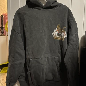Hoodie, the people vs - Använt 1 gång och tvättad en gång. Storlek XL  700kr + frakt, billigare vid snabb affär. original pris 1700