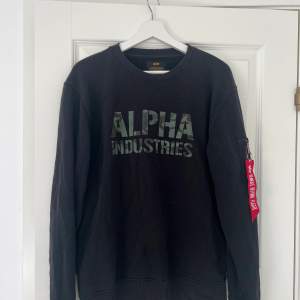 Fin alpha tröja i storlek M. 