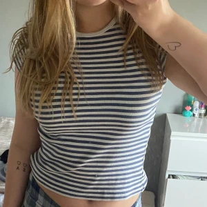 Randig topp - Topp ifrån Brandy Melville. Onesized men passar mig som är en S/M