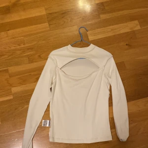 Topp ifrån Junkyard - Säljer pga för stor! Tröjan är i nyskick  Kom privat för bilder!