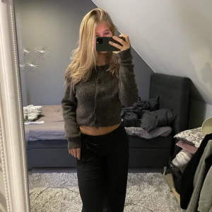 Höst kofta - Snygg höstig kofta. Brun färg, perfekt till hösten/vintern. Aldrig använd, kvitto kvar!