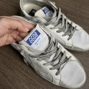 Golden goose - Golden goose skor i tyg, jättesnygha🔥🔥