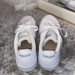 Adidas skor - Adidas skor, endast använda fåtal gånger och i bra skick