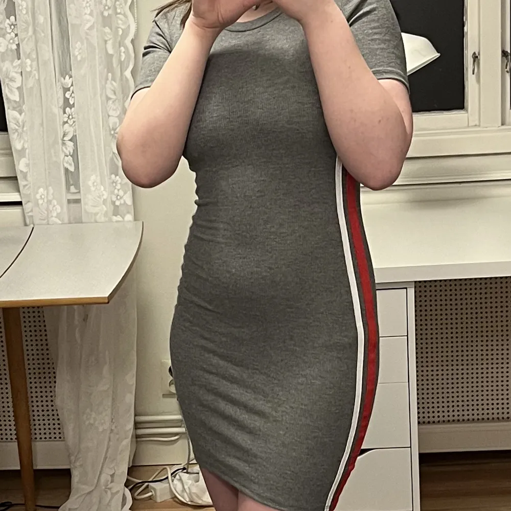 Superfin bodycon klänning. Endast använd ett fåtal gånger. Hör gärna av dig om du har frågor!. Klänningar.