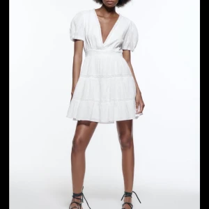 Vit klänning  - Strl 36