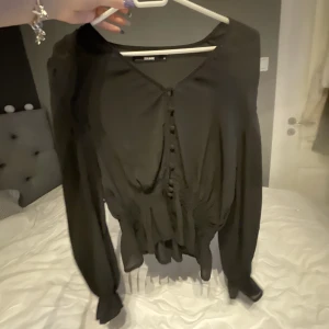 Fin svart blus - Jättefin svart blus i storlek S