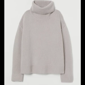 Hm stickad  - Slutsåld tröja från hm! Väl använd men inga defekter 💞