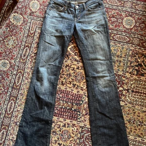 Jeans  - Aldrig använda då de är för små för mig. 