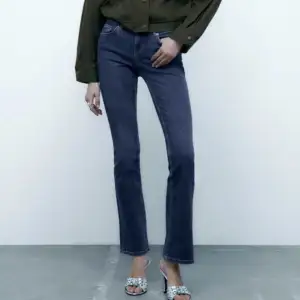 Super snygga zara jeans i bootcut modellen! Super sköna med prislapp kvar! Aldrig använda 