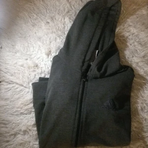 Hoody  - Storlek Xl mer som L 