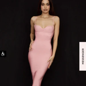 Balklänning ljusrosa - Intressekoll på min fina balklänning köpt från house of CB för över 3000kr säljer endast vid bra pris andra bilden är min egen! Pris kan diskuteras privat