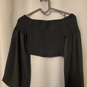 Svart top  - Jätte skön topp med luftiga armar 