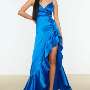  balklänning - säljer min superfina balklänning! använd endast en gång❣️kan skicka egna bilder vid intresse❤️