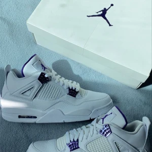 Jordan 4 - Mycket bra skick Äkta  Storlek 43