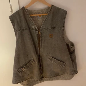Cathartt vintage - Vintage carharrt väst som knappt används och köptes vintern 21 Cond är vintage  Size L
