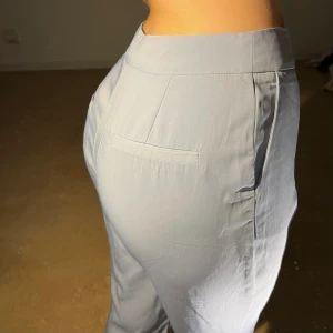 Kostymbyxor, från NA-KD - Aldrig använd, byxor från NA-KD som släpptes för några år sedan tillsammans med HannaLicious