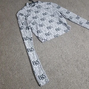 En maggtröja  - Inte använd fick fel storlek,st är xxs