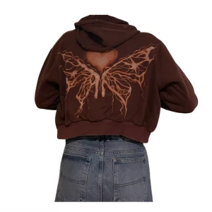 fet hoodie - egenstylad tröja-inköpt från shein och sedan omgjord, tänkte mest kolla om nån är intresserad då jag inte använder den!! (står stl L men liten i storleken)