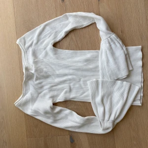 Superfin tröja med vida ärmar.  - Superfin tröja med vida ärmar. 