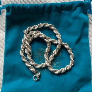 Cordellkedja - Cordellkedja 6mm, 46cm på längden.  Köpt för ca 1500kr  Säljer då jag inte använder de.