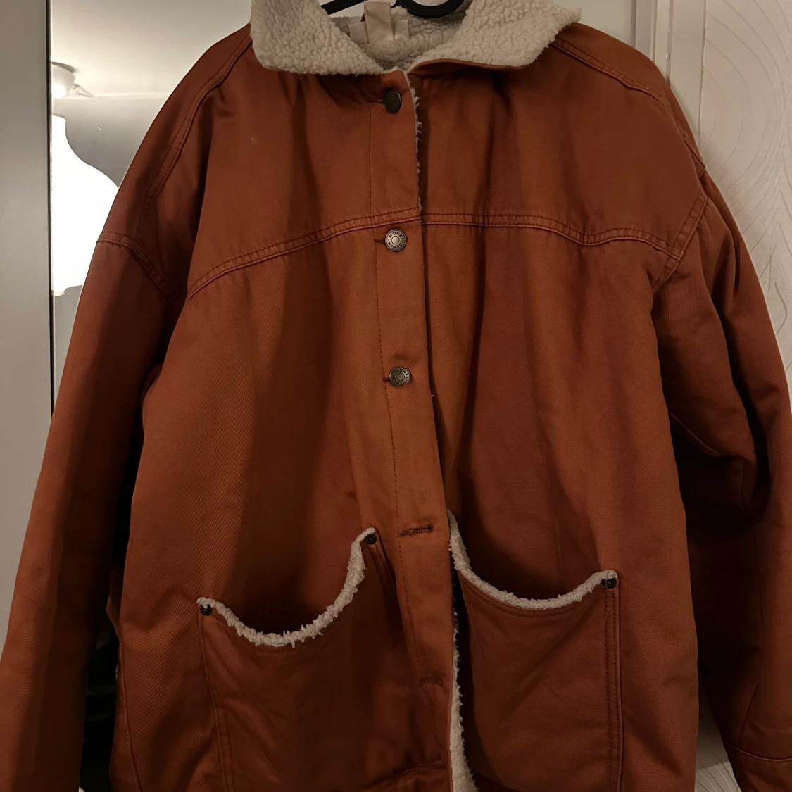 Orange jacka från Monki