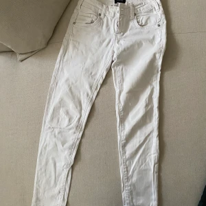 Nelly jeans. - Vita Nelly trend jeans. 