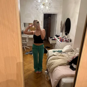 Juicy byxor - Lite små på mig. Använda fåtal gånger så i nyskick! Storlek XXS passar även XS