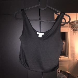 Svart topp - Använt få gånger så ser ny ut. Från newyorker 