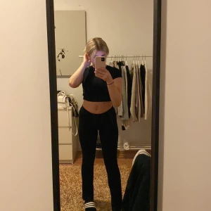 Gina byxor med slits  - Gina byxor med slits sl xxs