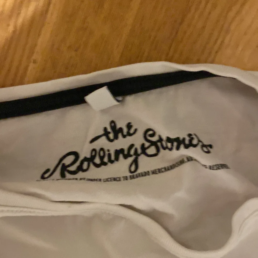 En snygg Rolling Stones T-shirt som är i size 158-164. Kontakta vid flera frågor.. T-paidat.