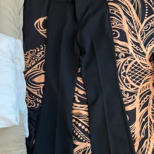 Svarta kostymbyxor bikbok - Aldrig använd, 