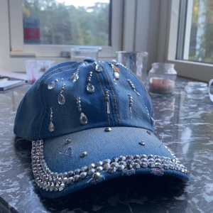 jeanskeps - ascool jeanskeps med rhinestones. 50kr plus frakten💞